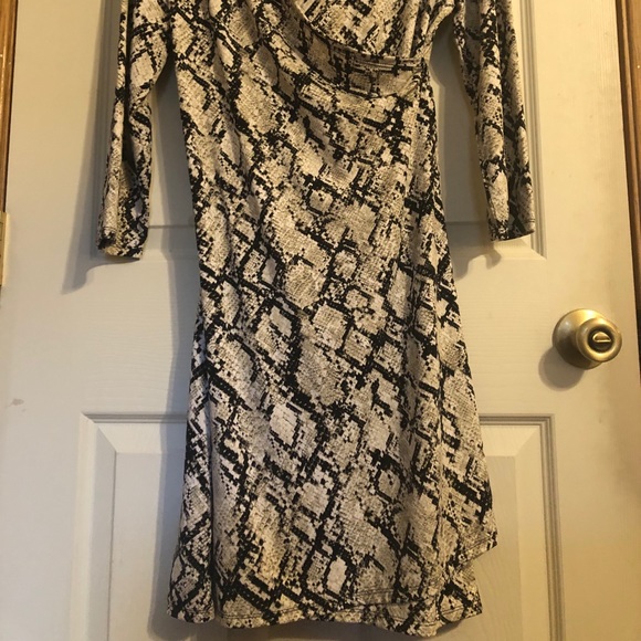 JustFab Soft Snakeskin Print Wrap Dress Size XXL (16-18) - Picture 5 of 14